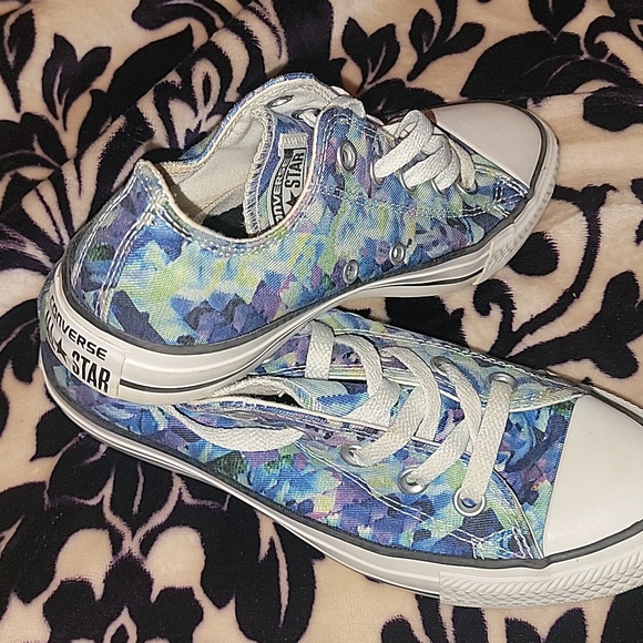 🌼🌺🌸basically new. Chucks❤️❤️ both EACH■■■■■ for sale SEPARATE 🛍🛍 - Picture 7 of 12